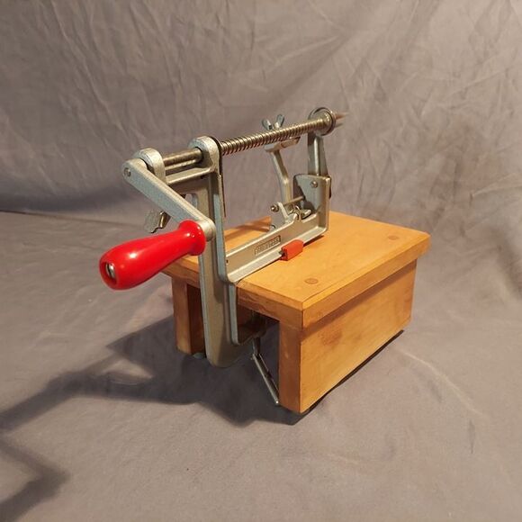 The Pampered Chef 2430 Counter Clamp Apple Peeler Corer Slicer - Picture 7 of 12